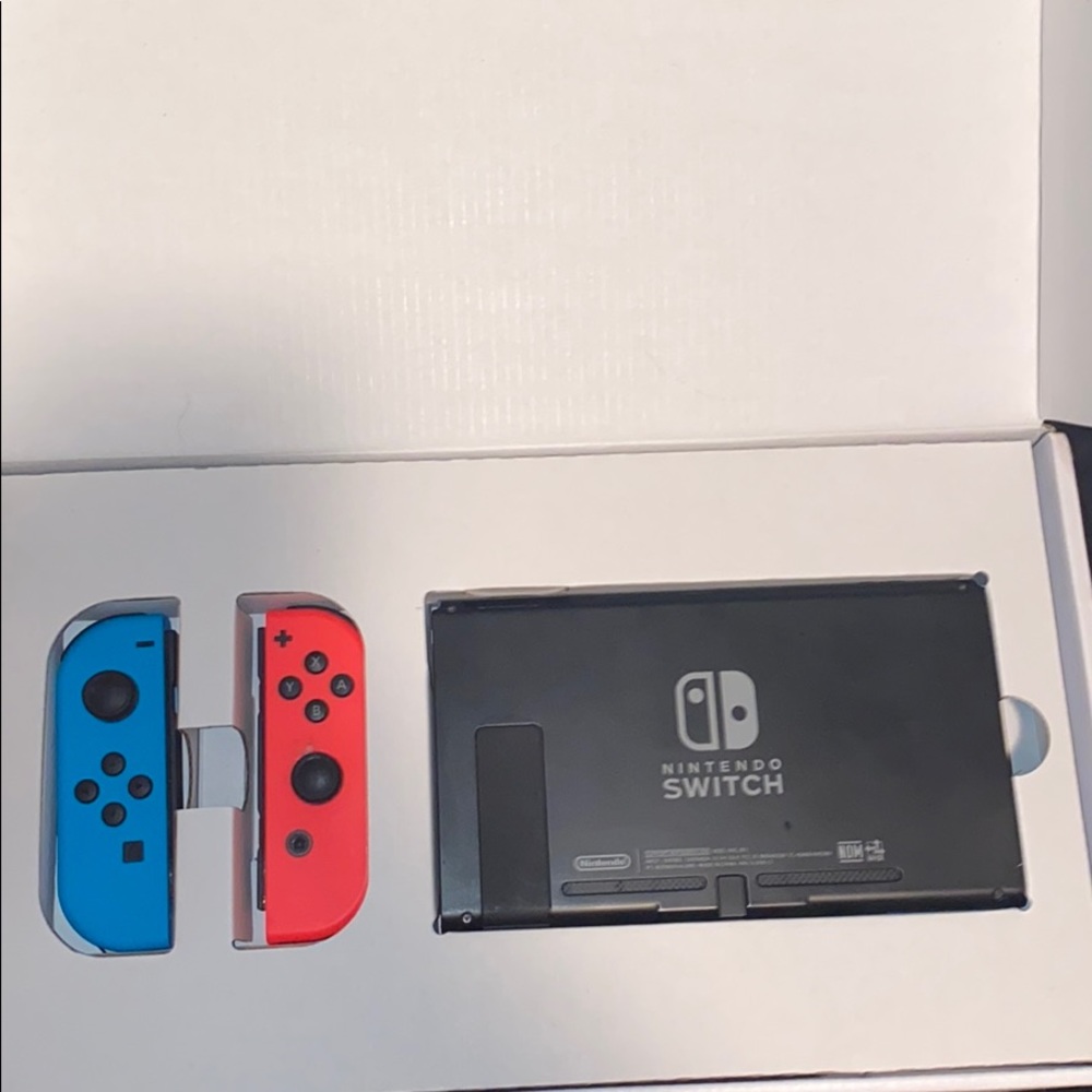 Nintendo switch - Picture 2 of 7